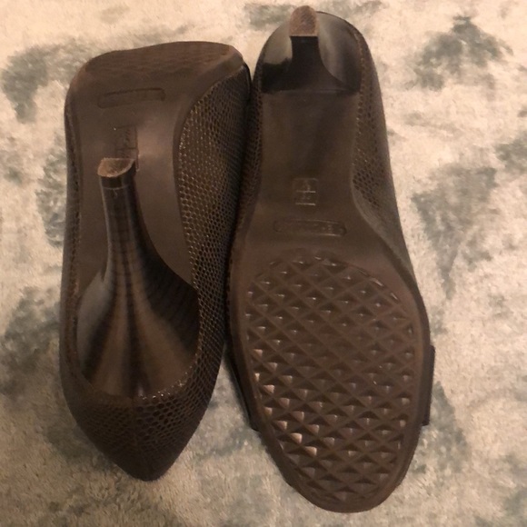 Aerosoles Black “Alligator” High Heeled Shoes Size 10M - Picture 7 of 8